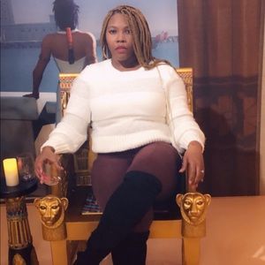 MEET YOUR POSHER, Mése Antoinae